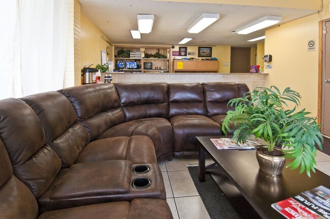 Photo - Northwest Airport Inn