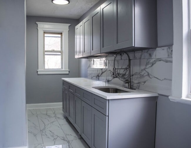 Building Photo - 19 Bassett St Unit 2