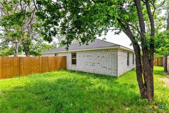 Building Photo - 2011 Wood St