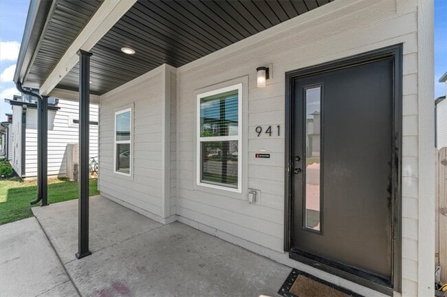 Photo - 941 Ventnor Ave