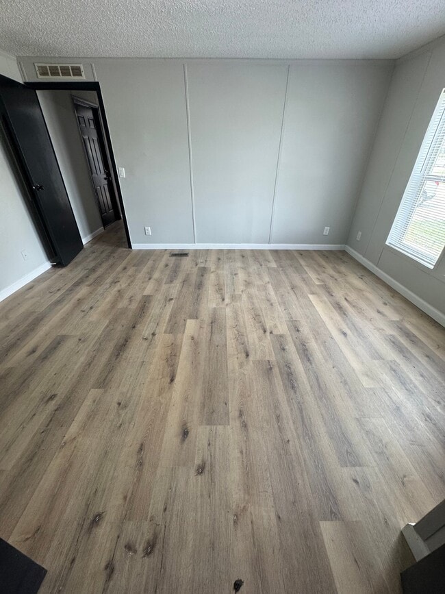 Photo - 2552 Smith Ave