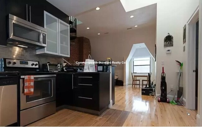 Building Photo - 1203 Beacon St Unit 5