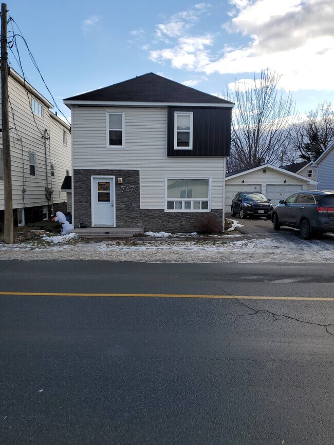 Photo - 747 Riverside Dr