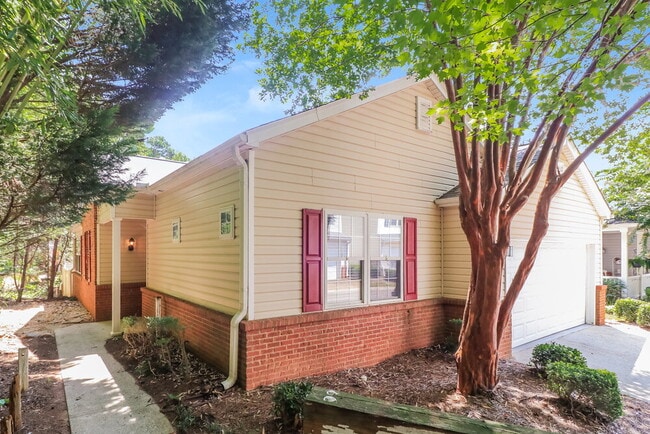 Photo - 186 Windcroft Ct NW