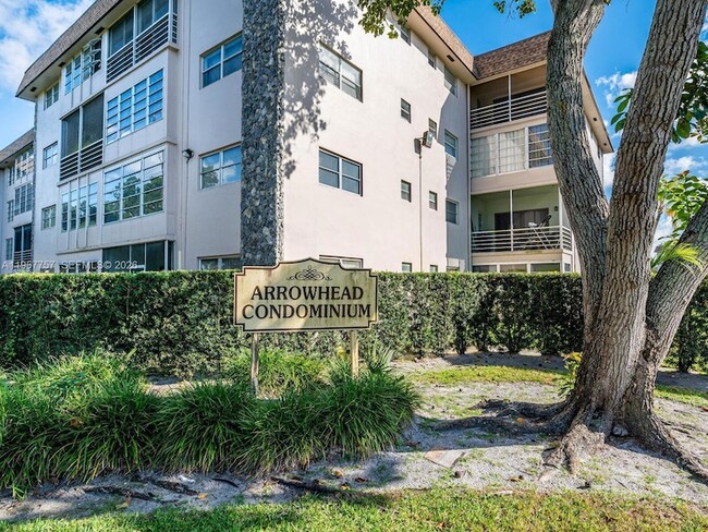 Building Photo - 8161 SW 24th Ct Unit 202