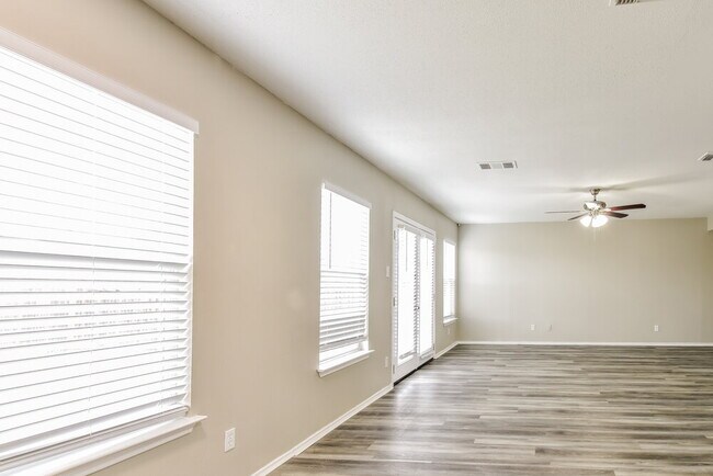 Photo - 6911 Waterfall Pass