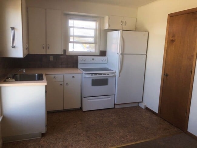 Photo - 27 8th Ave W Unit 2