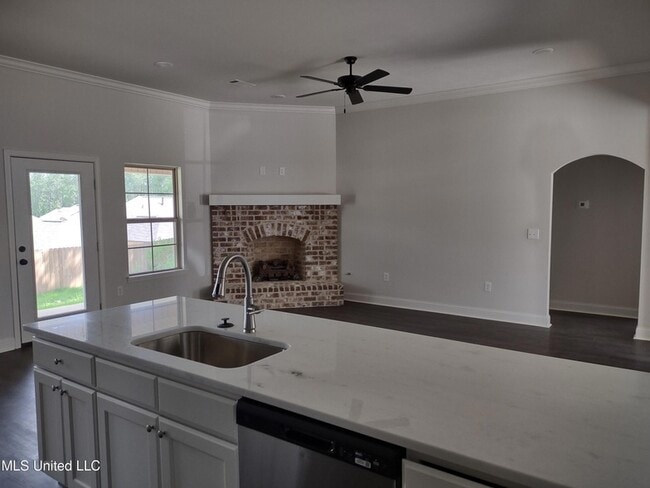 Photo - 464 Silver Hill Dr