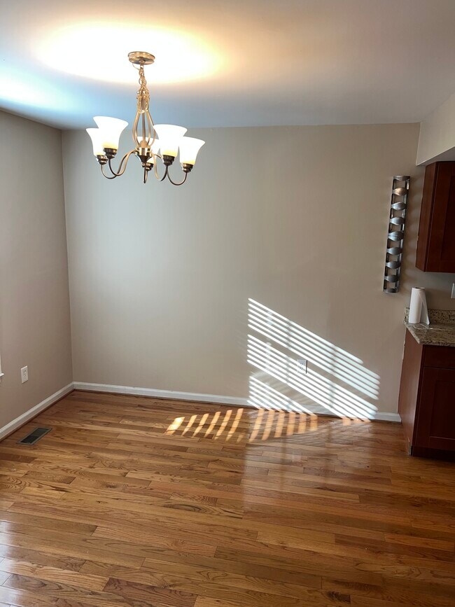 Photo - 2136 Catskill St