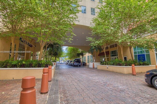 7355 SW 89th St Unit 425N