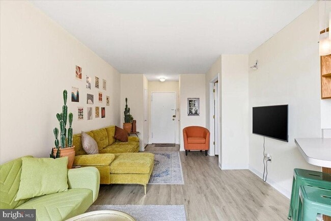 Photo - 1111 Arlington Blvd Unidad 801