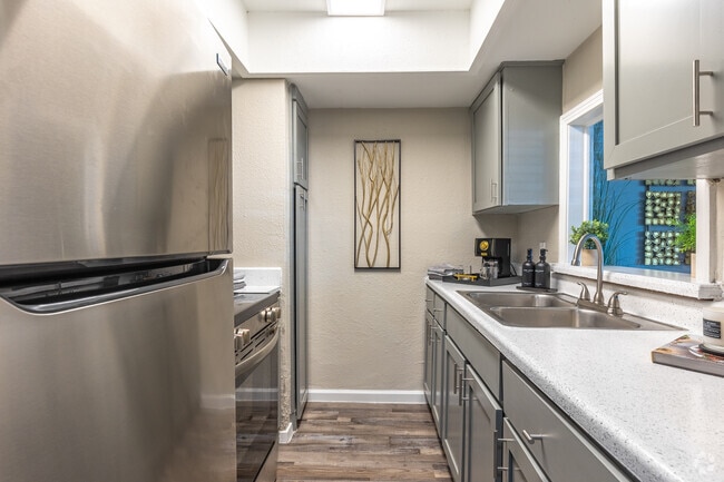 1BR, 1BA - 659SF - Kitchen