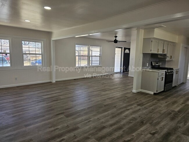 Photo - 1030 N Hickory Ave