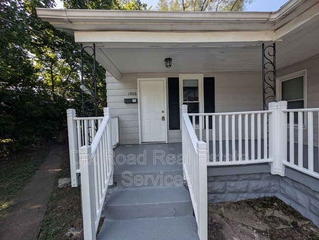 Building Photo - 1406 Calumet Ave Rental
