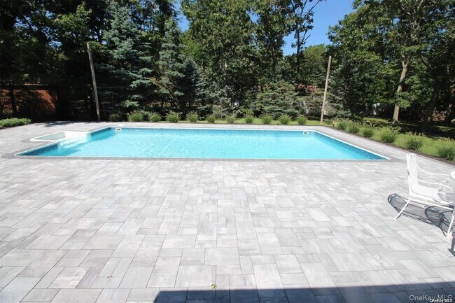 8 Wakeman Ct