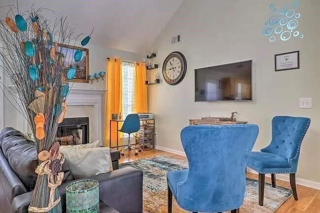 Room in House on Oak Dr