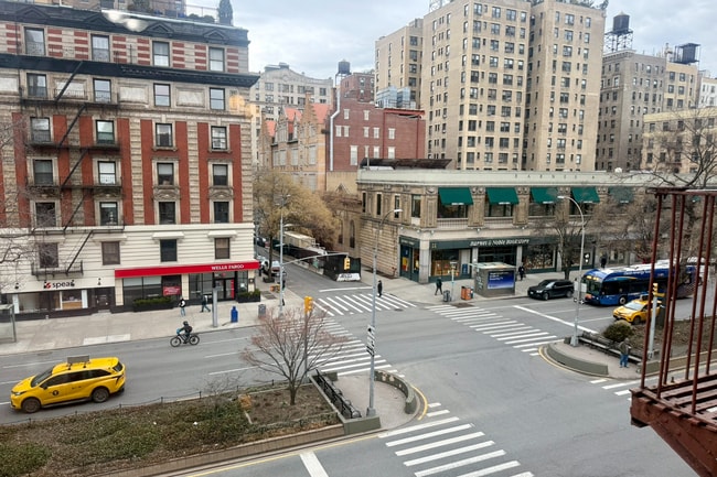 Photo - 2274 Broadway