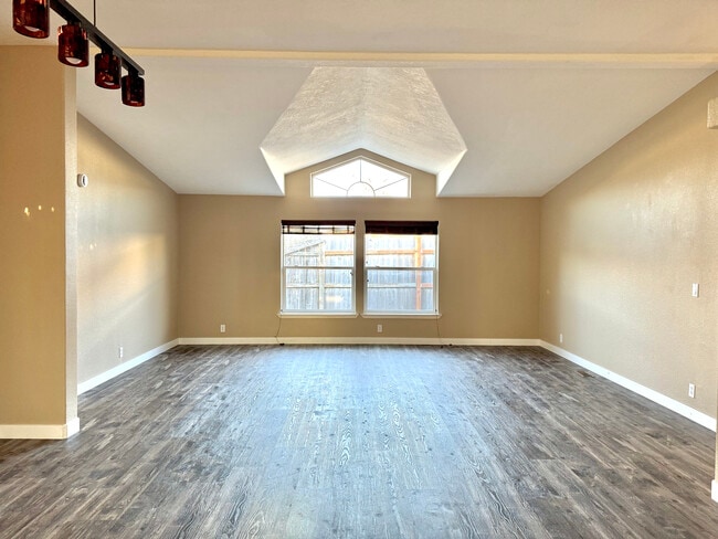 Living / Dining Room - 3204 Locust Ave