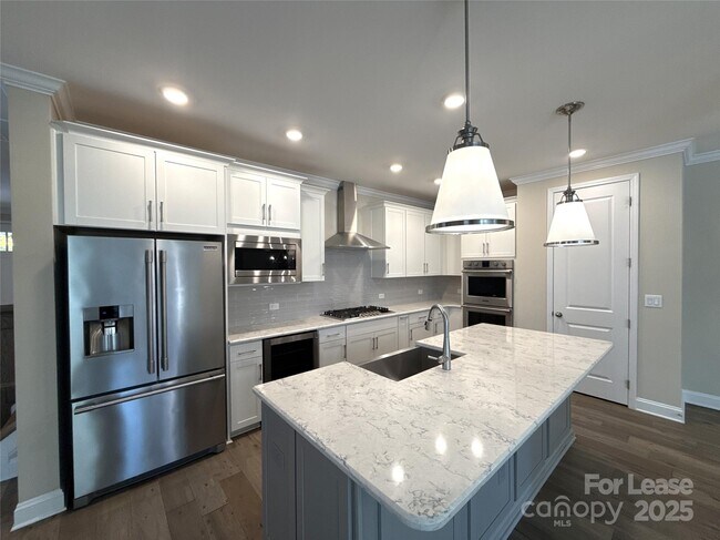 Photo - 707 Marion Dr