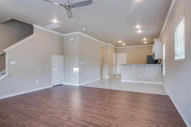 1586 - 1610 N Wish Ln