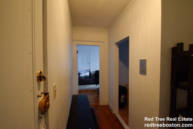 Photo - 10 Scottfield Rd Unit 3