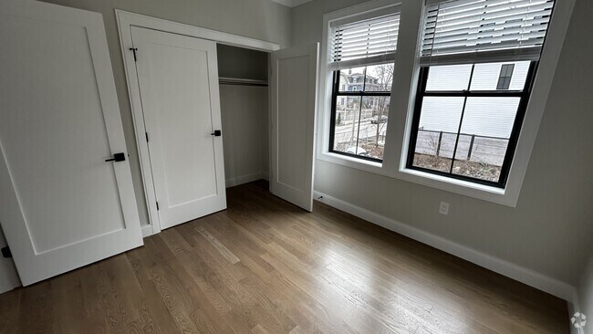 Building Photo - 283 Lamartine St Rental
