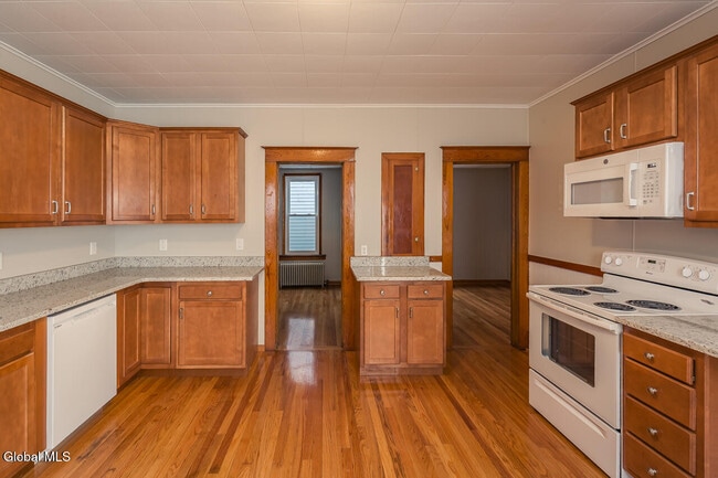 Photo - 65 Van Derveer St Unit First Floor Front