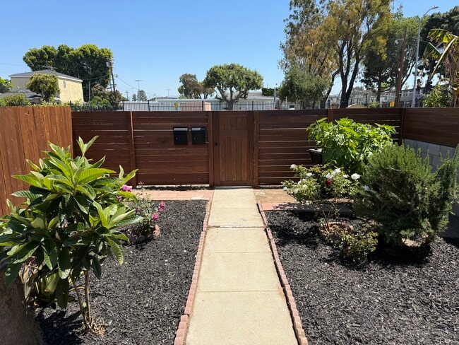 Photo - 4869 Inglewood Blvd