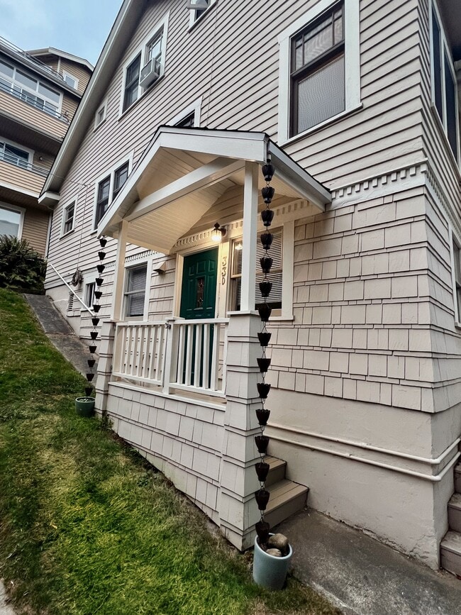Building Photo - 33 Etruria St Unit Apt. D