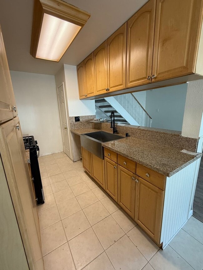 Building Photo - Beautifully Updated 2 Bed, 1 Bath Townhome-Style Condo in Auburn Greens! Unit 2