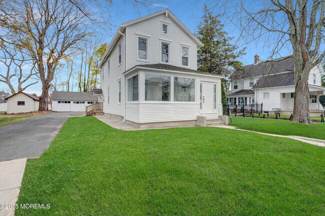 Photo - 448 Monmouth Rd