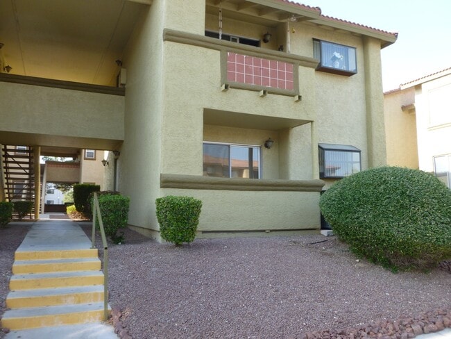 Building Photo - 7300 Pirates Cove Rd Unit 1009