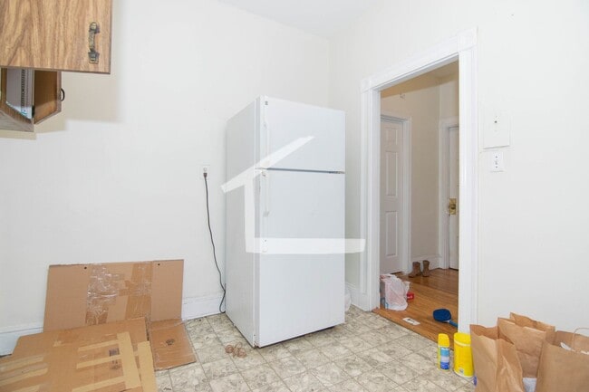 Photo - Harvard St Near Brighton Ave 9/1 Split 2 bed 1100 per person Students ok Walk to everything in A...