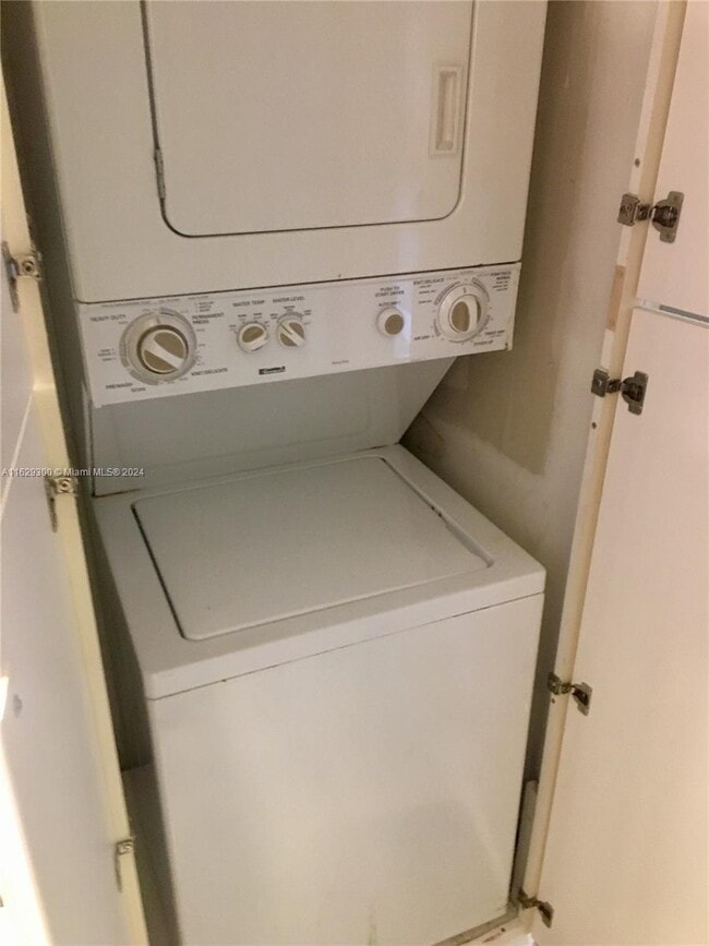 Photo - 7601 Dickens Ave Unit 202