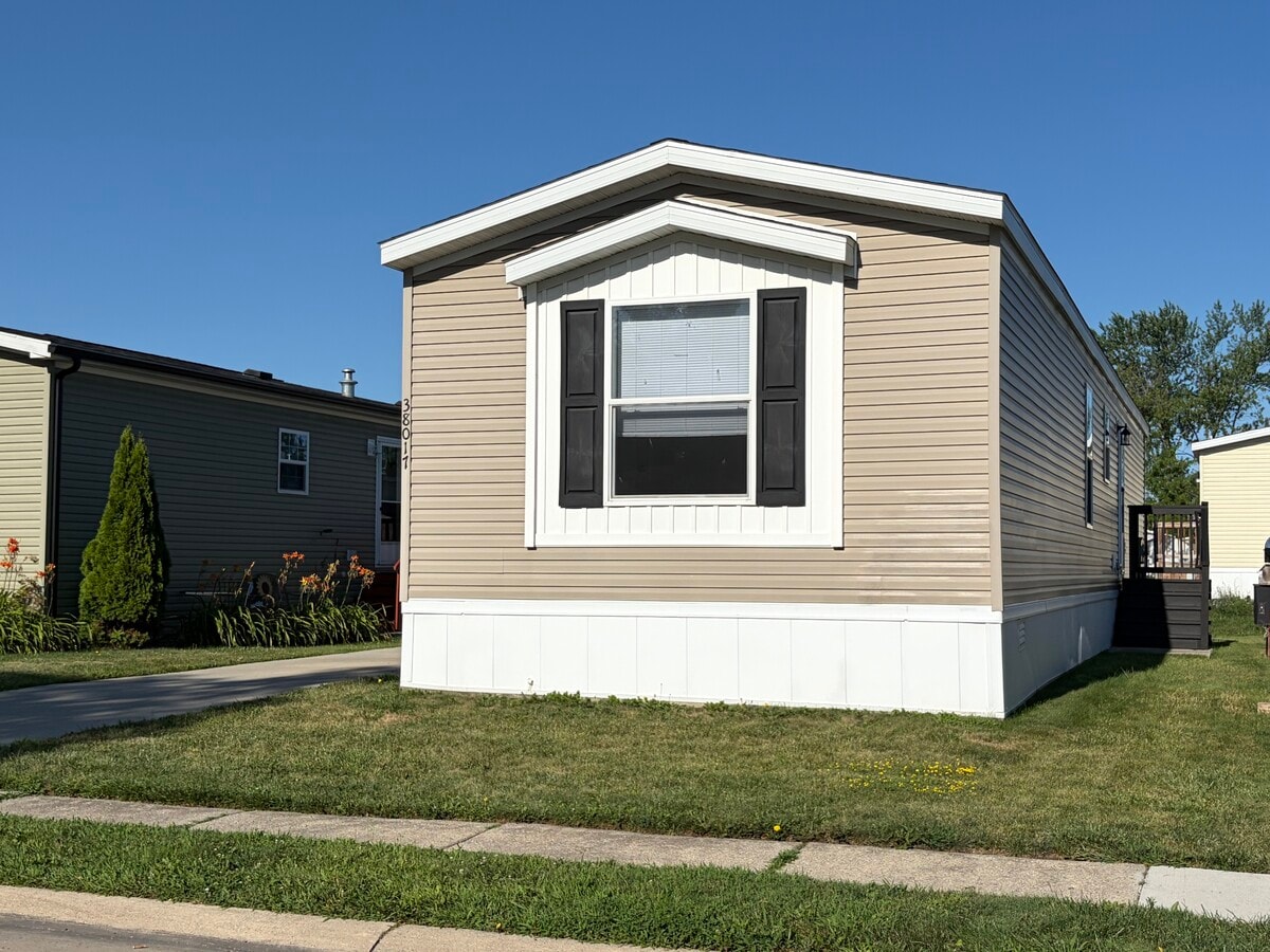 Photo - 38017 Le Chateau Blvd