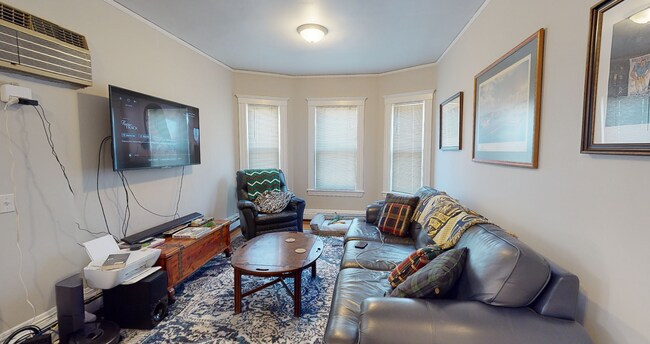 Building Photo - 8 Chapman Pl Unit 2 Rental