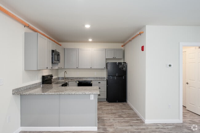 1BR, 1BA - 722SF - Kitchen - Pine Street Apartments