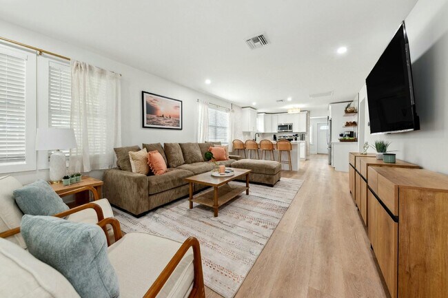 Photo - 125 NW 3rd Ave