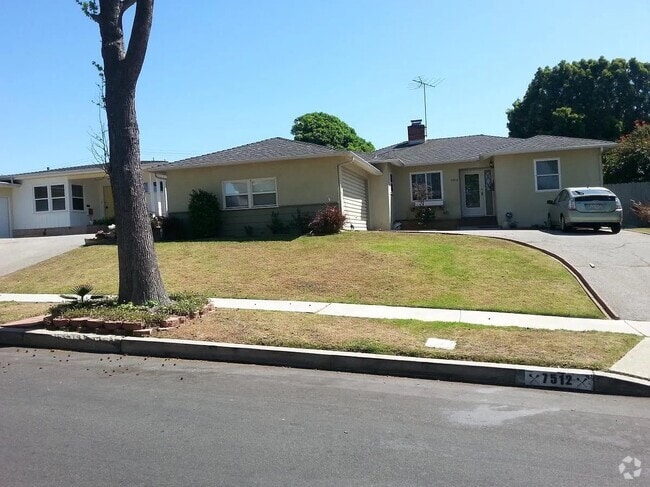 Building Photo - 7412 W 91st St Rental