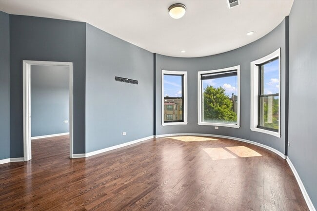 Photo - 4834 S Prairie Ave