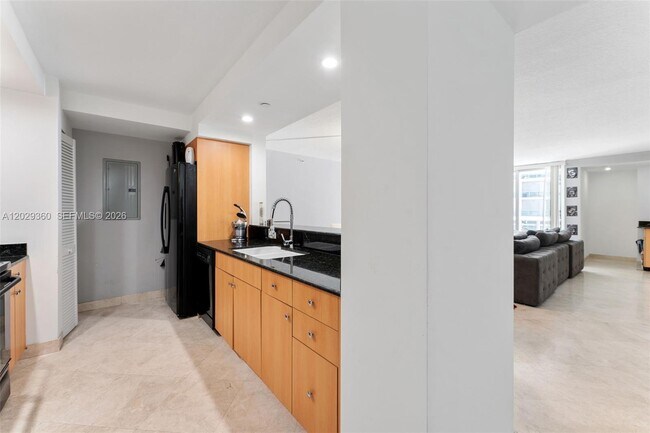 6917 Collins Ave Unit 607