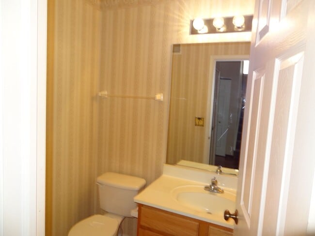 Photo - beautiful 2 bed 1.5 Bath spacious town home