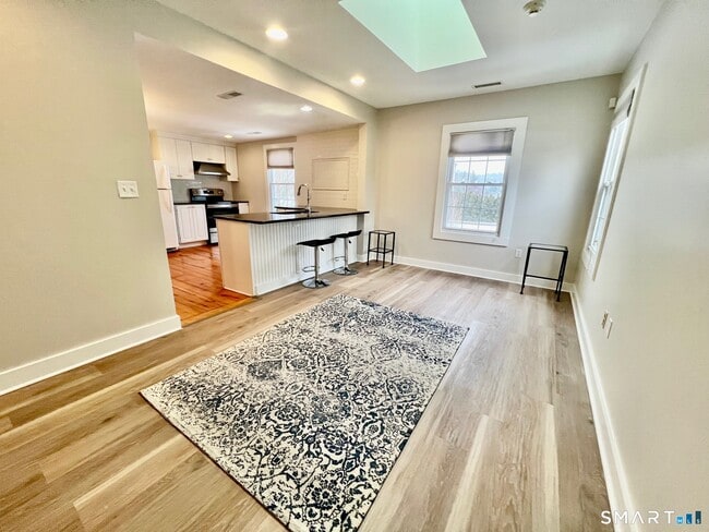 Photo - 435 Foxon Rd