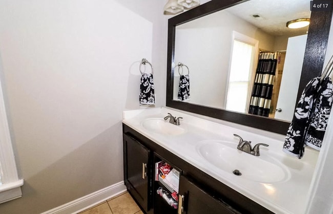 Photo - 306 Sussex St