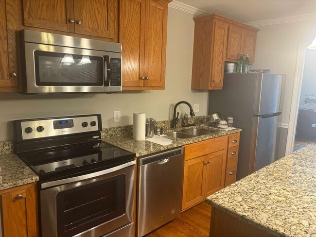 Building Photo - 23 E 2nd St Rental