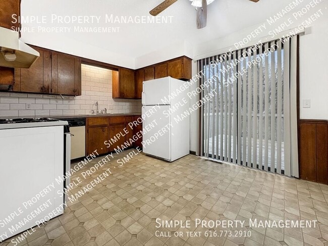 Photo - 2666 Randall Ave NW