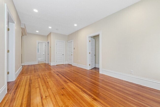 Building Photo - 40 Brackett St Rental