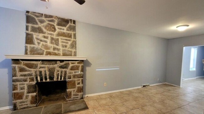 Photo - 122 N Scott St