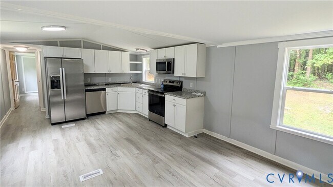 Photo - 5959 Derwent Rd