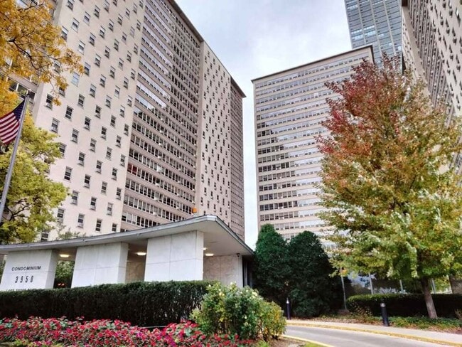 Building Photo - 3950 N Lake Shore Dr Unit 501 Rental